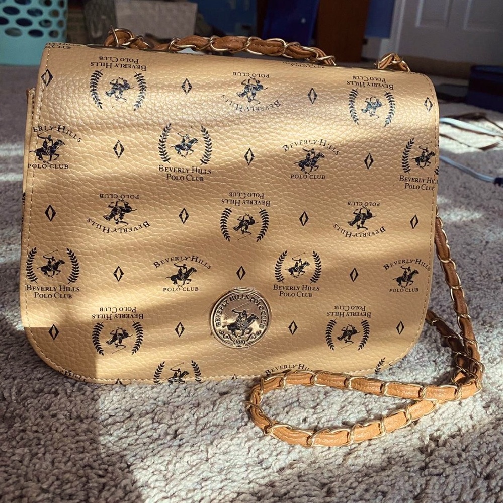 Beverly hills bag 💼 
I’ve used this probably twice ever? Very well-kept :)